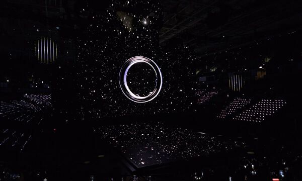 17일(현지시간) 미국 새너제이에 위치한 SAP센터에서 개최된 ‘갤럭시 언팩 2024’에서 반지 형태의 웨어러블 기기인 ‘갤럭시 링’이 깜짝 공개되고 있다. 박미영 기자