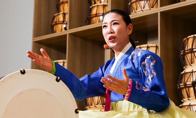 국가무형문화재 서도소리 전승교육사이자 국립국악원 민속악단 예술감독으로 사재를 털어 최근 서도소리의 대표곡 ‘관산융마’와 ‘수심가’ 음반을 낸 유지숙 명창. 최상수 기자