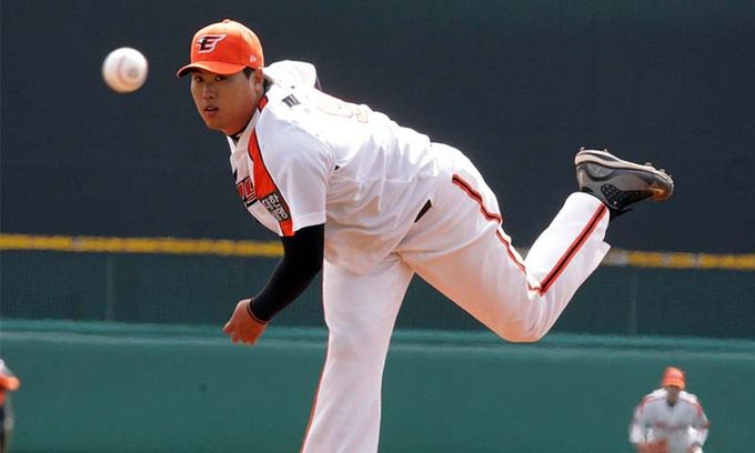 지난 2011년 15일 대전 한밭야구장에서 열린 2011년 프로야구 시범경기 한화와 SK의 경기에서 류현진이 역투하고 있다. 연합뉴스