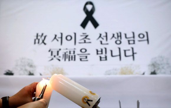 서울 서이초등학교 사망 교사의 49재인 지난 2023년 9월 4일 세종시 보람동 세종시교육청 로비에서 관계자들이 추모제를 준비하고 있다. 뉴시스