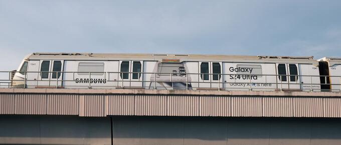 말레이시아 쿠알라룸푸르 ‘TRX 삼성 갤럭시역’ 승강장에 갤럭시 S24와 갤럭시 AI 광고가 설치돼 있다. 삼성전자 제공