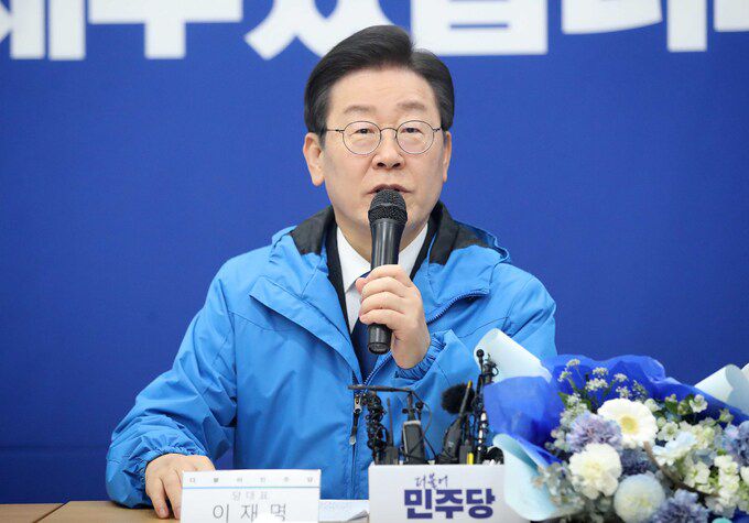 이재명 더불어민주당 대표가 11일 충남 천안시 동남구 만남로 민주당 충남도당 회의실에서 열린 정책간담회에서 발언을 하고 있다. 뉴스1