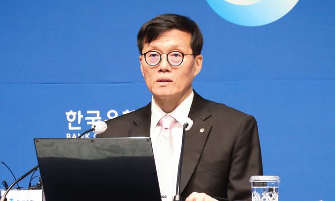 이창용 한국은행 총재가 12일 서울 중구 한국은행에서 금융통화위원회 기준금리 결정에 관한 기자간담회를 하고 있다. 사진공동취재단