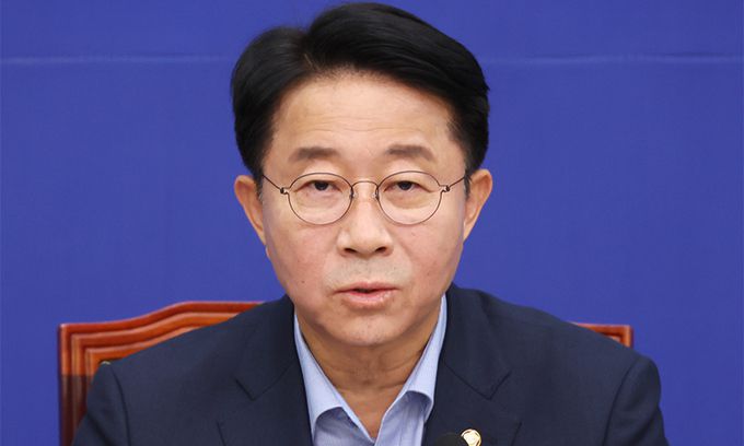 더불어민주당 조정식 의원이 지난 2023년 11월 12일 국회에서 기자간담회를 하고 있다. 연합뉴스