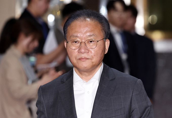 윤재옥 국민의힘 원내대표 겸 대표 권한대행이 23일 오후 서울 여의도 국회에서 여야 원내대표 회동을 위해 국회의장실에 들어서고 있다. 뉴스1