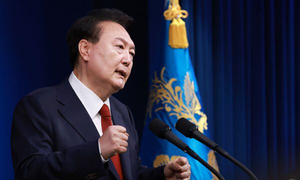 윤석열 대통령이 9일 오전 서울 용산 대통령실 청사 브리핑실에서 열린 '윤석열정부 2년 국민보고 및 기자회견'에서 취재진의 질문을 받고 있다. 연합뉴스