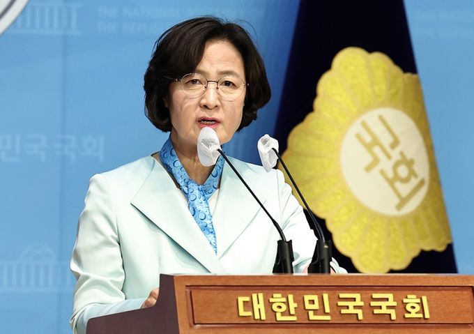 추미애 더불어민주당 경기 하남갑 당선인이 8일 오후 서울 여의도 국회 소통관에서 기자회견을 열고, 제22대 국회의장 선거 출마선언을 하고 있다. 뉴스1
