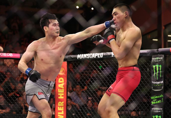 ROAD TO UFC 시즌2 타이이라커 누얼아지와의 경기 모습.