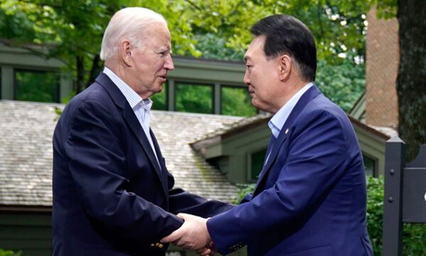 윤석열 대통령(오른쪽)과 조 바이든 미국 대통령. AP연합뉴스