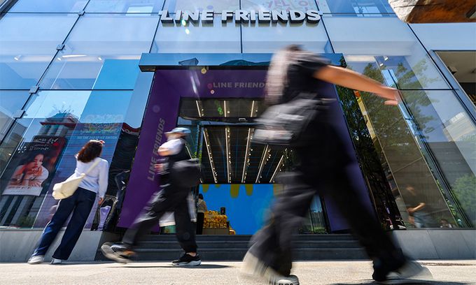 일본 정부가 라인야후에 네이버와 자본 관계를 재검토하라고 행정지도를 내린 '라인야후 사태'가 사회적 파장을 일으키고 있다. 사진은 14일 서울 서초구 라인프렌즈 강남 플래그십스토어의 모습. 연합뉴스