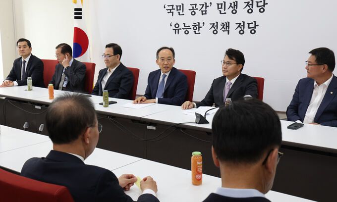 추경호 국민의힘 원내대표가 22일 서울 여의도 국회에서 중진의원 간담회를 주재하고 있다. 뉴스1