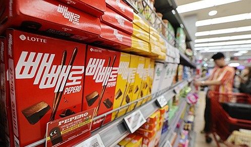 서울의 한 대형마트에 ‘빼빼로’가 진열돼 있다. 연합뉴스