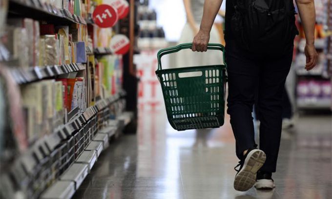 26일 서울의 한 대형마트에서 장 보는 시민들. 연합뉴스