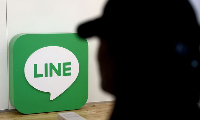 경기도 성남에 위치한 라인야후 계열 한국법인 라인플러스 본사에서 직원이 걸어가고 있다. 연합뉴스