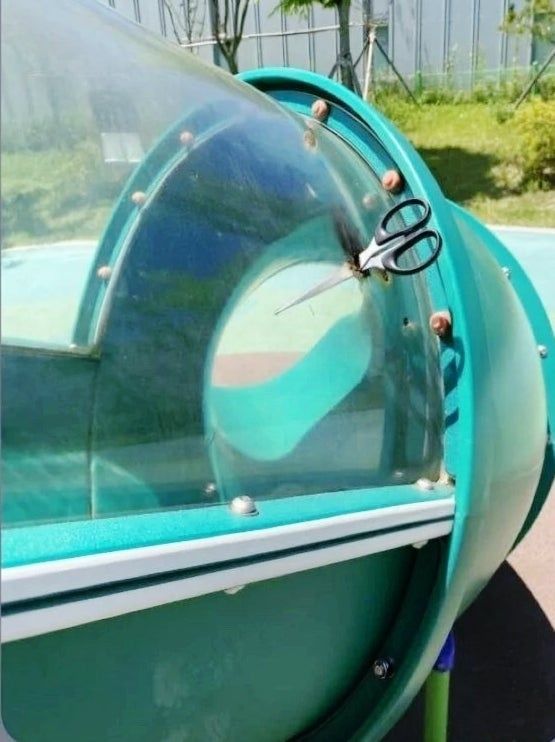 이 사건은 현재 온라인상에서 ‘화성시 놀이터 테러’라는 게시물로 급속히 확산 중이다. 온라인커뮤니티 갈무리