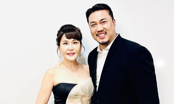 바리톤 정경(오른쪽)과 소프라노 박미자.