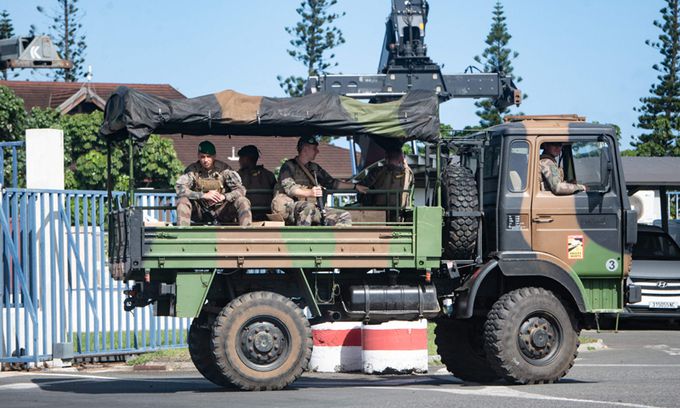 프랑스의 외인부대 병사들이 군용 차량에 탑승해 있는 모습. AFP연합뉴스