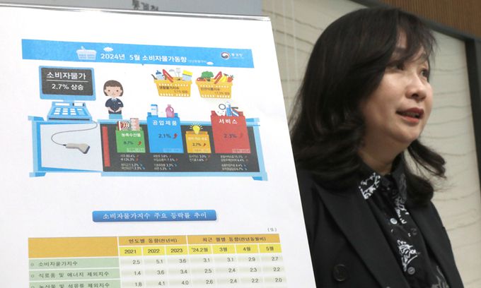 통계청 공미숙 경제동향통계심의관이 4일 정부세종청사에서 2024년 5월 소비자물가 동향을 설명하고 있다. 연합뉴스