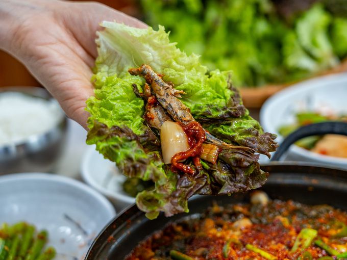 남해 멸치쌈밥. 한국관광공사 제공