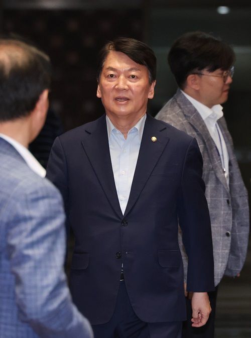 안철수 국민의힘 의원이 지난 10일 서울 여의도 국회에서 열린 의원총회에 참석하고 있다. 연합뉴스