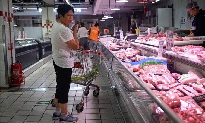 중국 베이징의 한 마트에 돼지고기가 진열되어 있다. AFP연합뉴스