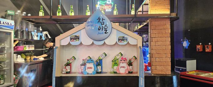 하노이 맥주거리에 위치한 ‘진로비비큐’(Jinro BBQ) 매장. 하노이=박윤희 기자