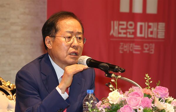 홍준표 대구시장이 5월 29일 오후 서울 영등포구 공군호텔에서 열린 2024 새미준 정기세미나에서 ‘선진대국 시대로 가자’라는 주제로 강연하고 있다. 연합뉴스