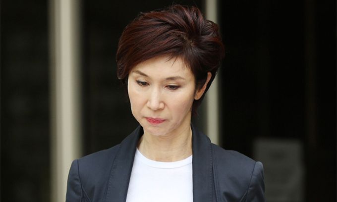 노소영 아트센터 나비 관장이 지난 4월 16일 서울 서초구 고등법원에서 열린 최태원 SK그룹 회장과의 이혼 관련 항소심 변론을 마친 뒤 법원을 나서고 있다. 뉴스1