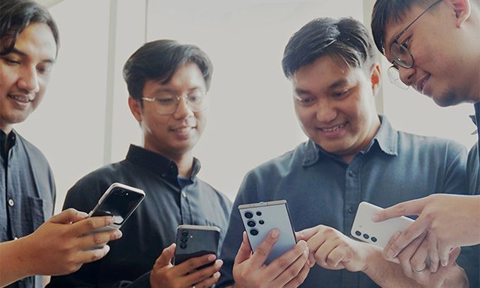 삼성전자는 25일 고도화된 ‘갤럭시 AI’를 위해 전 세계 총 20여개의 연구·개발(R&D) 센터에서 언어 모델 연구·개발에 매진하고 있다고 있다고 밝혔다. 사진은 삼성리서치 인도네시아 연구소(SRIN)의 갤럭시 AI 언어 개발 담당자. 삼성전자 제공