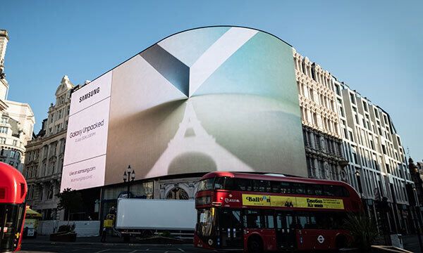 26일(현지시간) 영국 런던 피카딜리 광장의 ‘갤럭시 언팩 2024’ 디지털 옥외 광고.    삼성전자 제공