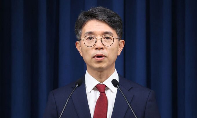 김완섭 환경부 장관 후보자가 4일 서울 용산 대통령실 청사에서 열린 정무직 인선 발표 브리핑에서 지명 소감을 밝히고 있다. 뉴시스