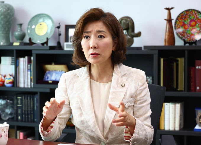 국민의힘 나경원 당대표 후보가 지난 5일 서울 여의도 국회 의원회관에서 세계일보와 인터뷰하고 있다. 남제현 선임기자