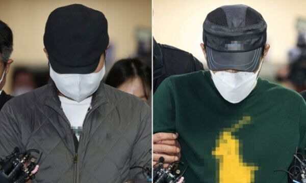 우리은행 전 직원 A씨(왼쪽)와 공범인 친동생이 2022년 5월 6일 오전 서울 중구 남대문경찰서에서 서울중앙지검으로 송치되는 모습. 연합뉴스