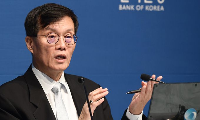 이창용 한국은행 총재가 11일 서울 중구 한국은행에서 열린 금융통화위원회 통화정책방향 기자간담회에서 발언하고 있다. 뉴스1