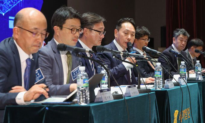 16일 서울 여의도 KRX한국거래소 컨퍼런스홀에서 세계일보 주최, 한국 증시 밸류업을 위한 정책 제언을 주제로 열린 2024 세계증권포럼에서 문철우 한국임팩트금융민간자문단 이사장이 종합토론을 진행하고 있다. 최상수 기자