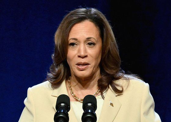 조 바이든 미국 대통령이 21일(현지시간) 민주당 대선 후보직 사임과 함께 카멀라 해리스 부통령의 후보직 승계에 대한 지지를 표명했다. 사진은 해리스 부통령의 연설 모습. AFP=연합뉴스