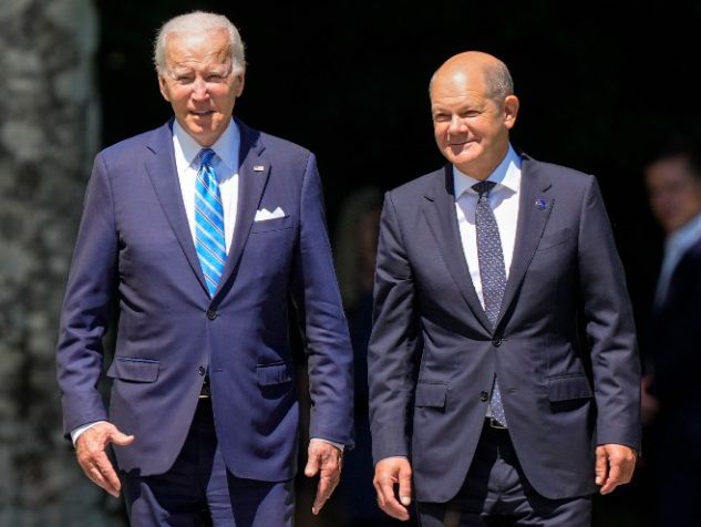 조 바이든 미국 대통령(왼쪽)과 올라프 숄츠 독일 총리. AP연합뉴스