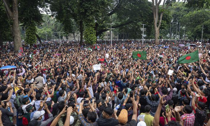방글라데시 수도 다카에서 지난 3일 셰이크 하시나 총리와 그의 정부 퇴진을 요구하는 대규모 시위가 벌어지고 있다. AP뉴시스