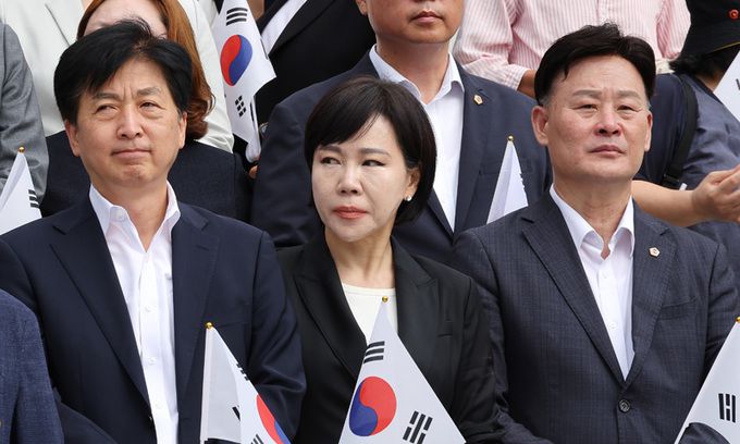 더불어민주당 전현희 의원(가운데). 연합뉴스