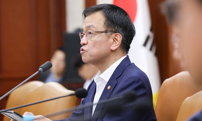 최상목 경제부총리 겸 기획재정부 장관이 28일 서울 종로구 정부서울청사에서 열린 경제관계장관회의에서 모두발언을 하고 있다. 뉴스1