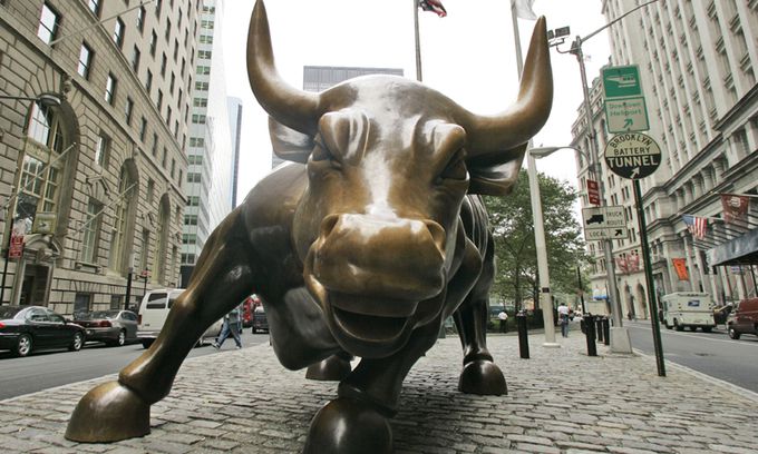 뉴욕 월스트리트의 황소 조각상. AP연합뉴스