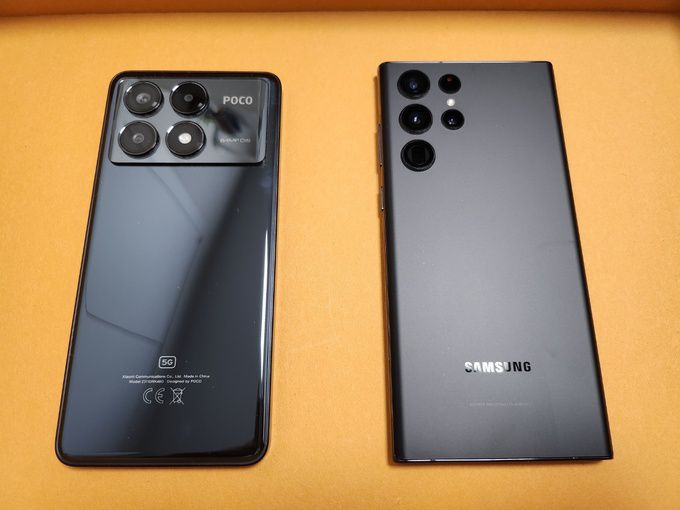 샤오미 ‘포코 X6 프로’(왼쪽)와 삼성전자 ‘갤럭시 S22 울트라’의 모습.    이동수 기자