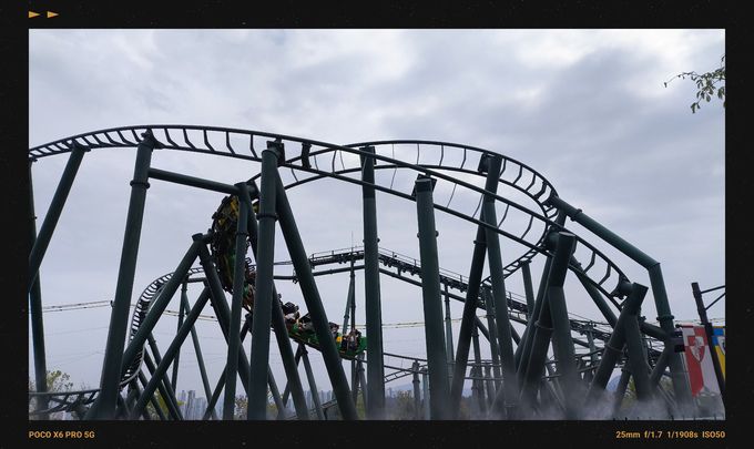 포코 X6 프로로 찍은 강원 춘천 레고랜드 코리아리조트 전경. 포코 X6 프로는 형형색색의 코끼리 레고 조형물, 빠르게 움직이는 롤러코스터 등을 잘 포착할 수 있었다.    춘천=이동수 기자