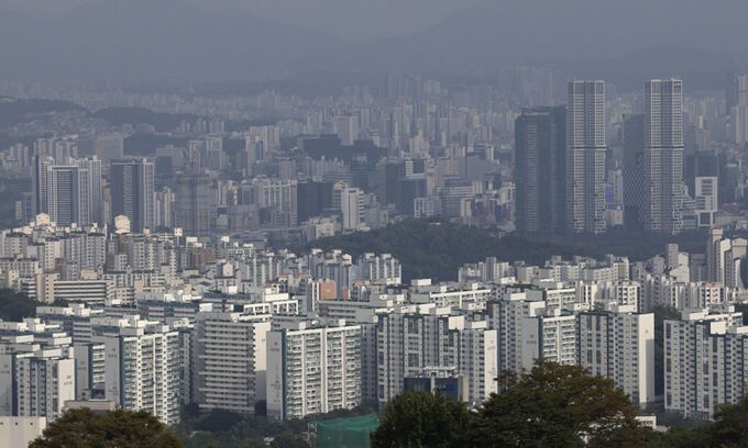 19일 서울 남산공원에서 바라본 서울 시내 아파트 단지 모습. 뉴시스