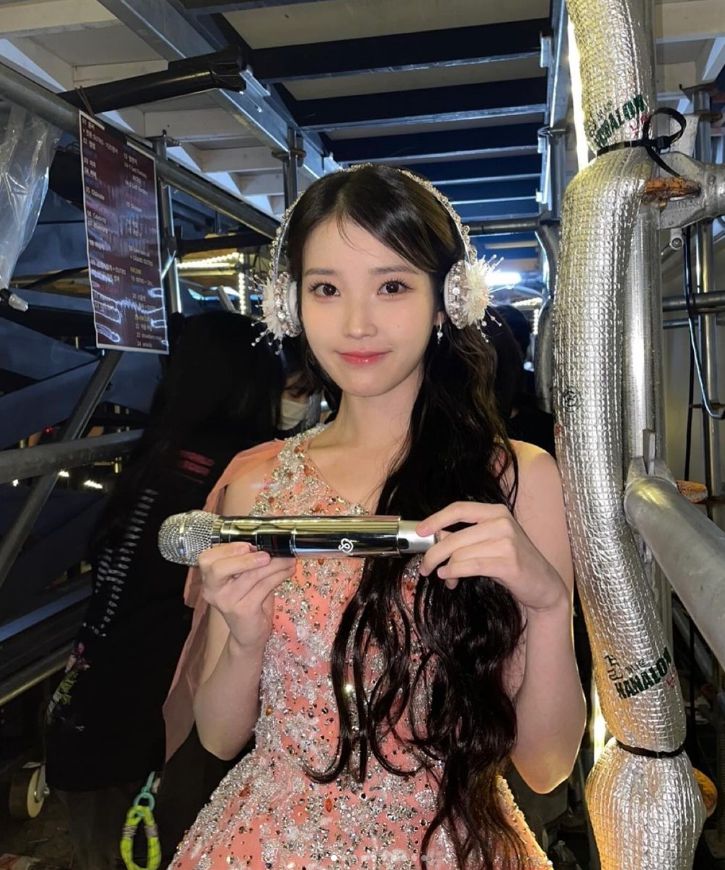 아이유 사회관계망서비스(SNS) 갈무리.