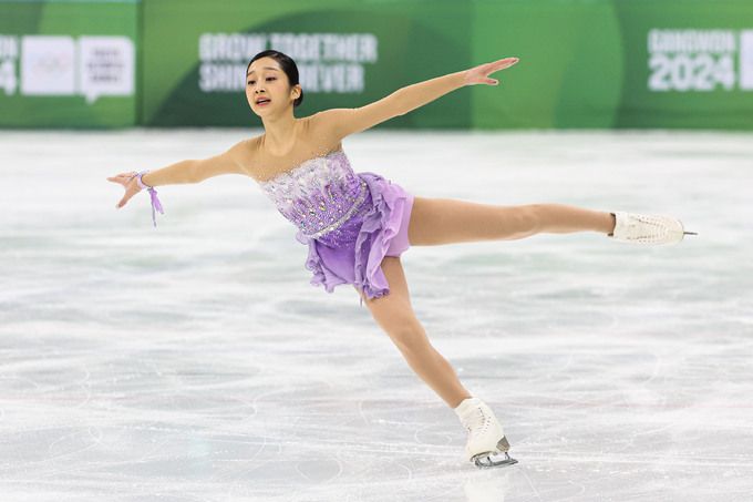 지난 1월 28일 오후 강원도 강릉 올림픽파크 아이스아레나에서 열린 2024 강원동계청소년올림픽 대회 여자 싱글 스케이팅 쇼트 프로그램에서 대한민국 신지아가 연기를 펼치고 있다. 뉴시스
