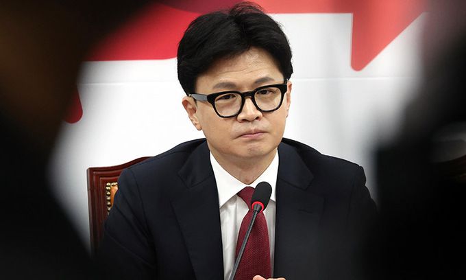 국민의힘 한동훈 대표가 7일 서울 여의도 국회에서 열린 최고위원회의에서 잠시 생각에 잠겨 있다. 뉴시스