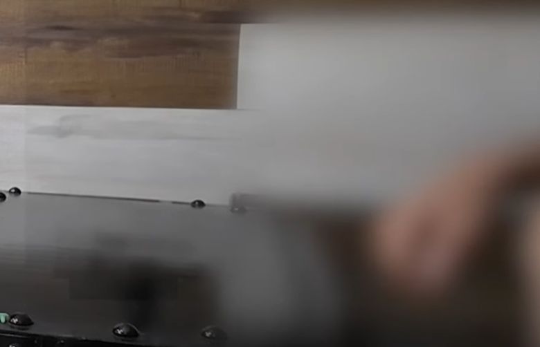 창원에서 대면인터뷰에 응한 C씨도 남산중학교 2001년 졸업앨범을 보여주며 안세하 학폭에 대해 증언했다. 유튜브 채널 ‘뉴스페이스’ 갈무리