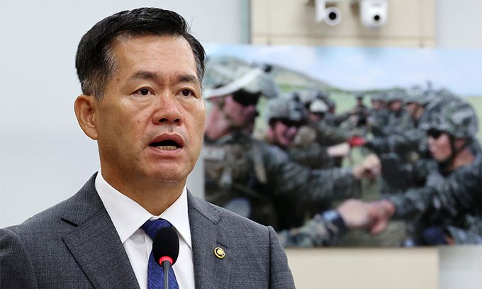 석종건 방위사업청장이 15일 서울 여의도 국회에서 열린 국방위원회의 방위사업청 등에 대한 국정감사에서 업무보고를 하고 있다. 뉴시스