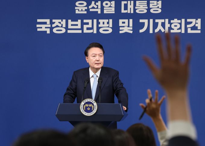 윤석열 대통령이 지난 8월 29일 서울 용산 대통령실 청사 브리핑룸에서 국정브리핑 및 기자회견을 하고 있는 모습. 뉴시스